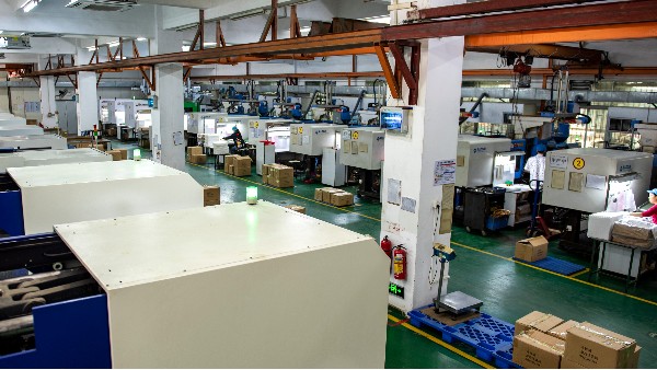 塑膠模具開模廠家生產過程中出現溢料怎么辦？